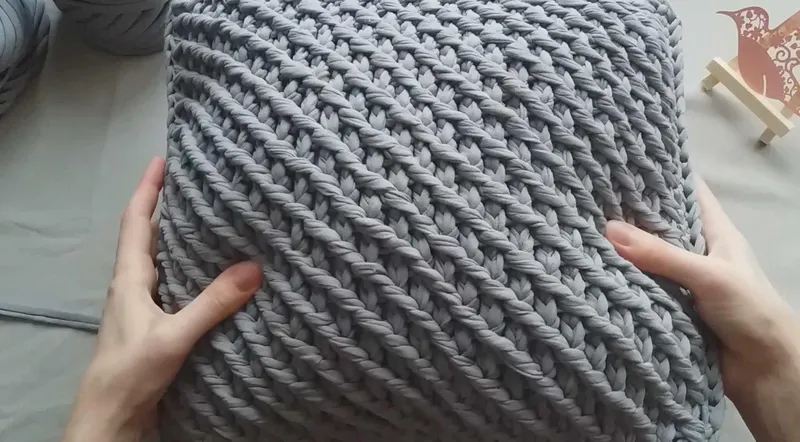 Обложка курса «[knitka_school] Мастер-класс Подушка тунисским крючком»