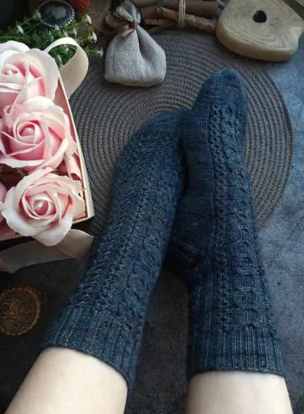 Обложка курса «[olgaalexeeva_knit48] Носки mirrored_socks (Ольга Алексеева)»