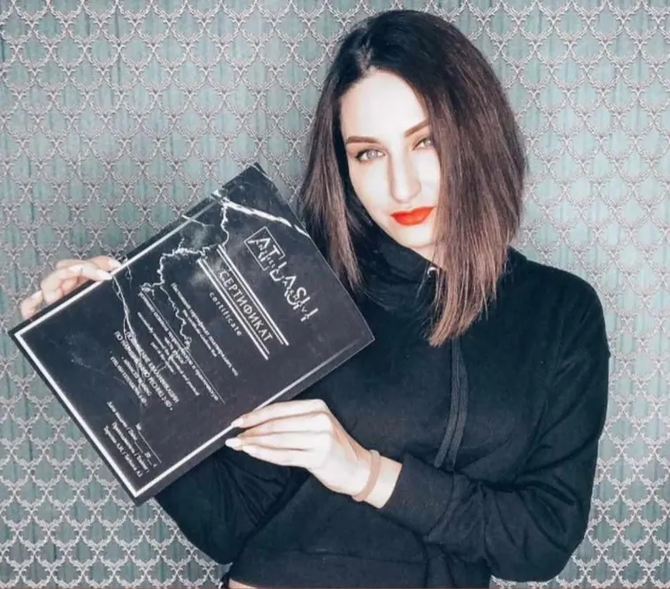 Обложка курса «Техника + моделирование + работа с клеем и носка ресниц (Анжела Тархова)»